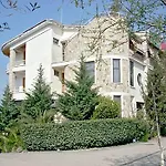 Hotell Baron Tirana