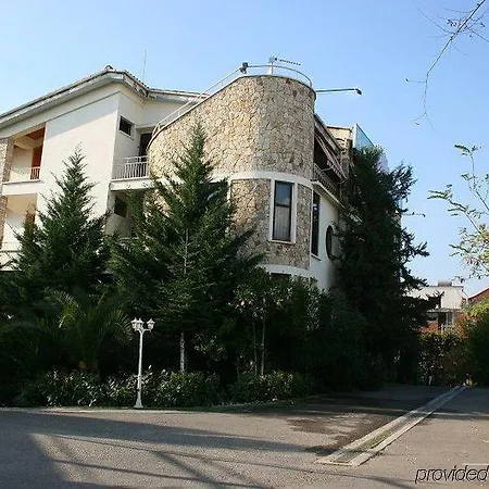 Baron فندق تيرانا