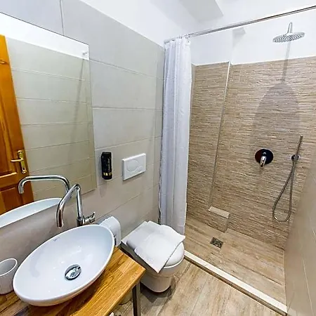 Baron 3* Tirana