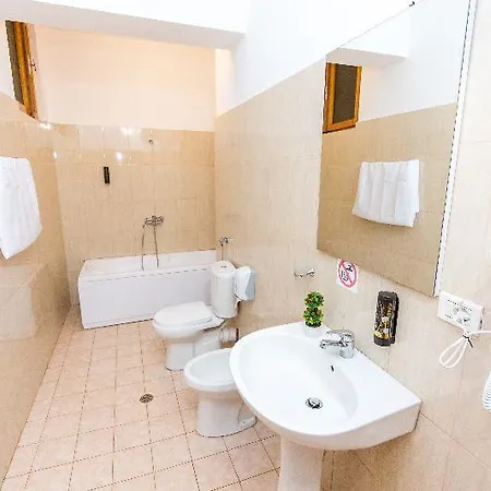 Baron 3* Τίρανα